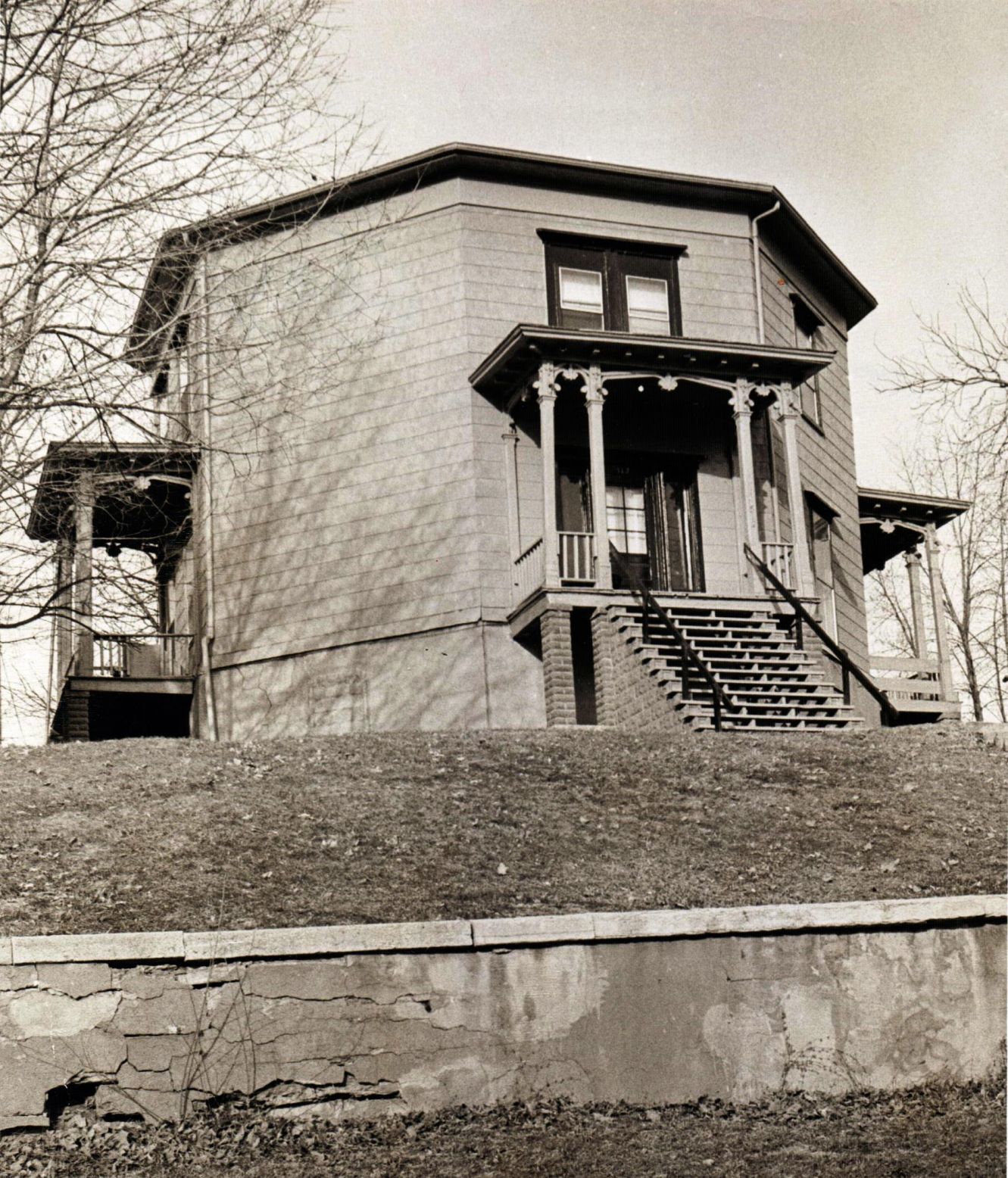 19761229 -- Octagon House inspired by Orson Fowler